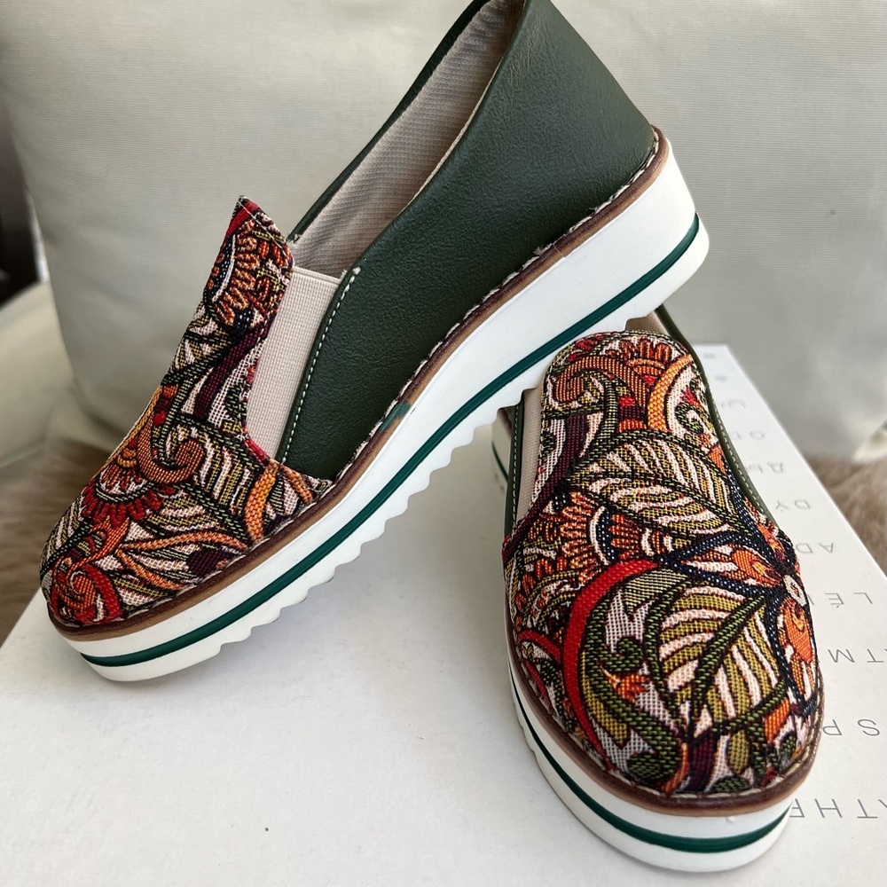 Shoes - Picture 2 of 4